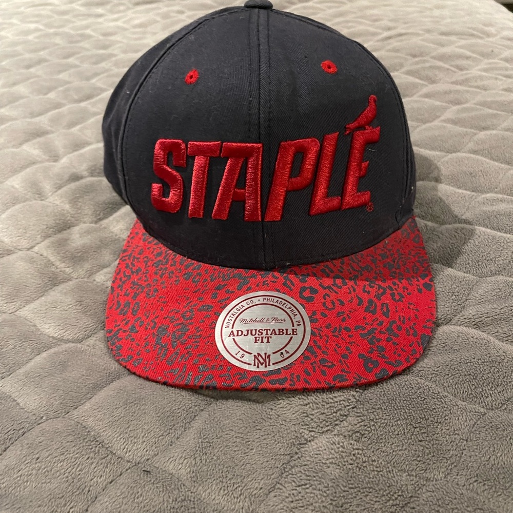 men’s staple SnapBack hat